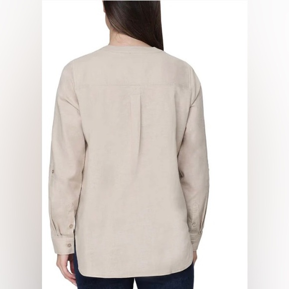 Brand new without tags TAHARI - Women's
Adjustable Length Sleeve Shirt XXL - Picture 3 of 10